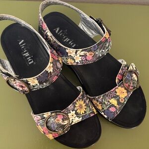 Algeria Sandal Size 9 floral design with ankle support